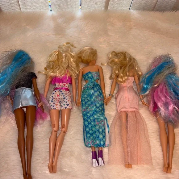 Barbie’s bundle - Picture 2 of 2